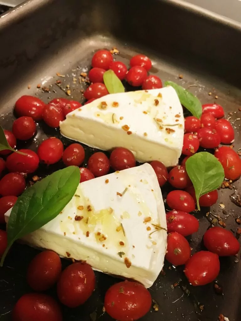 macarrao-com-queijo-brie-e-tomate-cereja