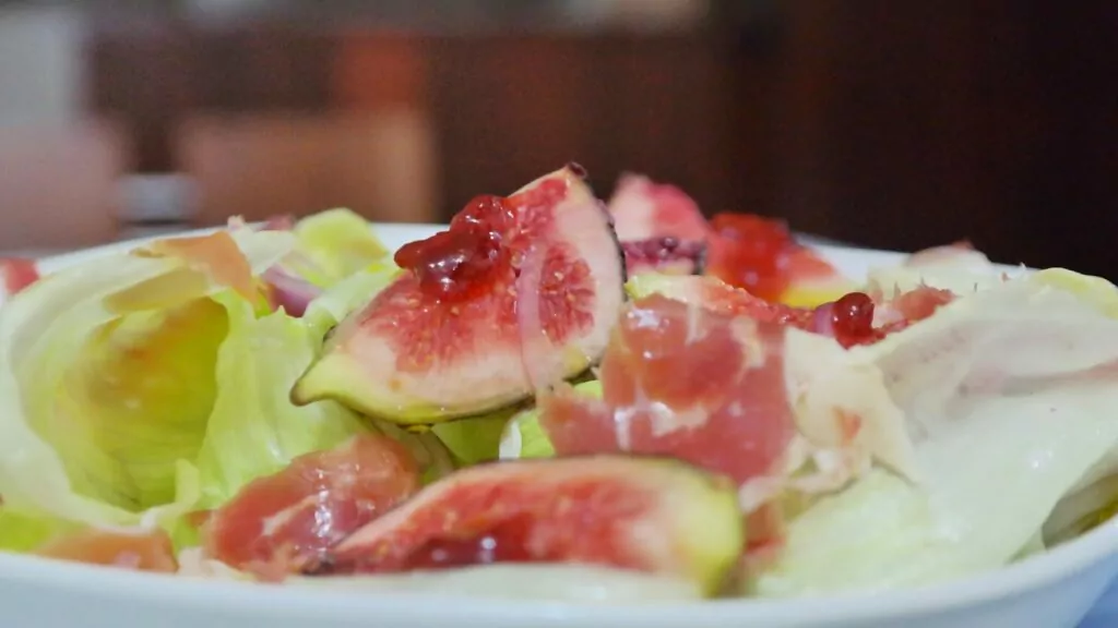 Salada de figo com presunto parma