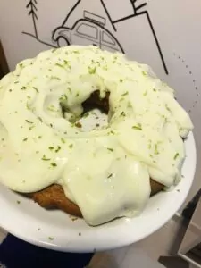 bolo-verde-de-limao-visto-de-cima