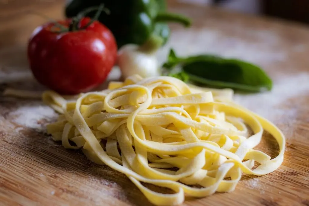 3 receitas práticas de macarrão para almoço ou jantar