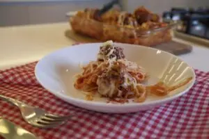 macarrao-com-almondegas