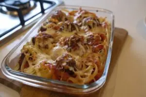 macarrao-com-almondegas-na-travessa